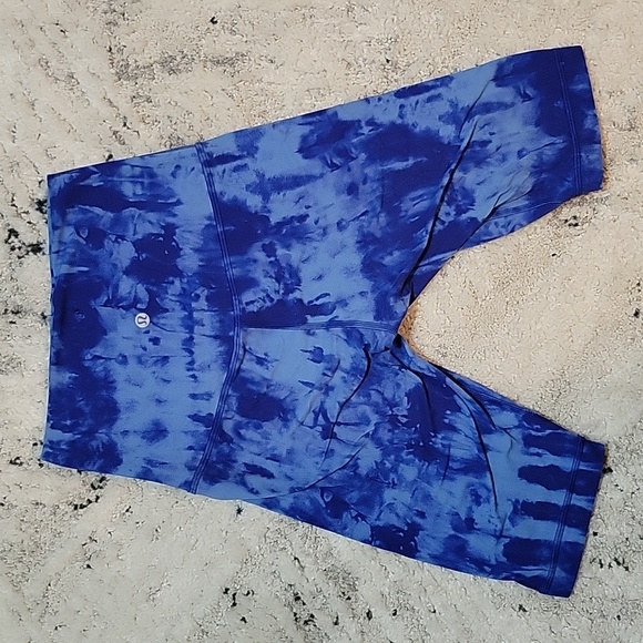 Lululemon Align Biker Shorts Blue Tie Dye - Picture 2 of 8